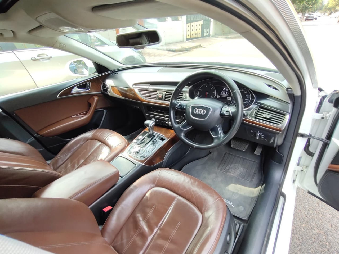 Luxury wedding car rental in Ahmedabad